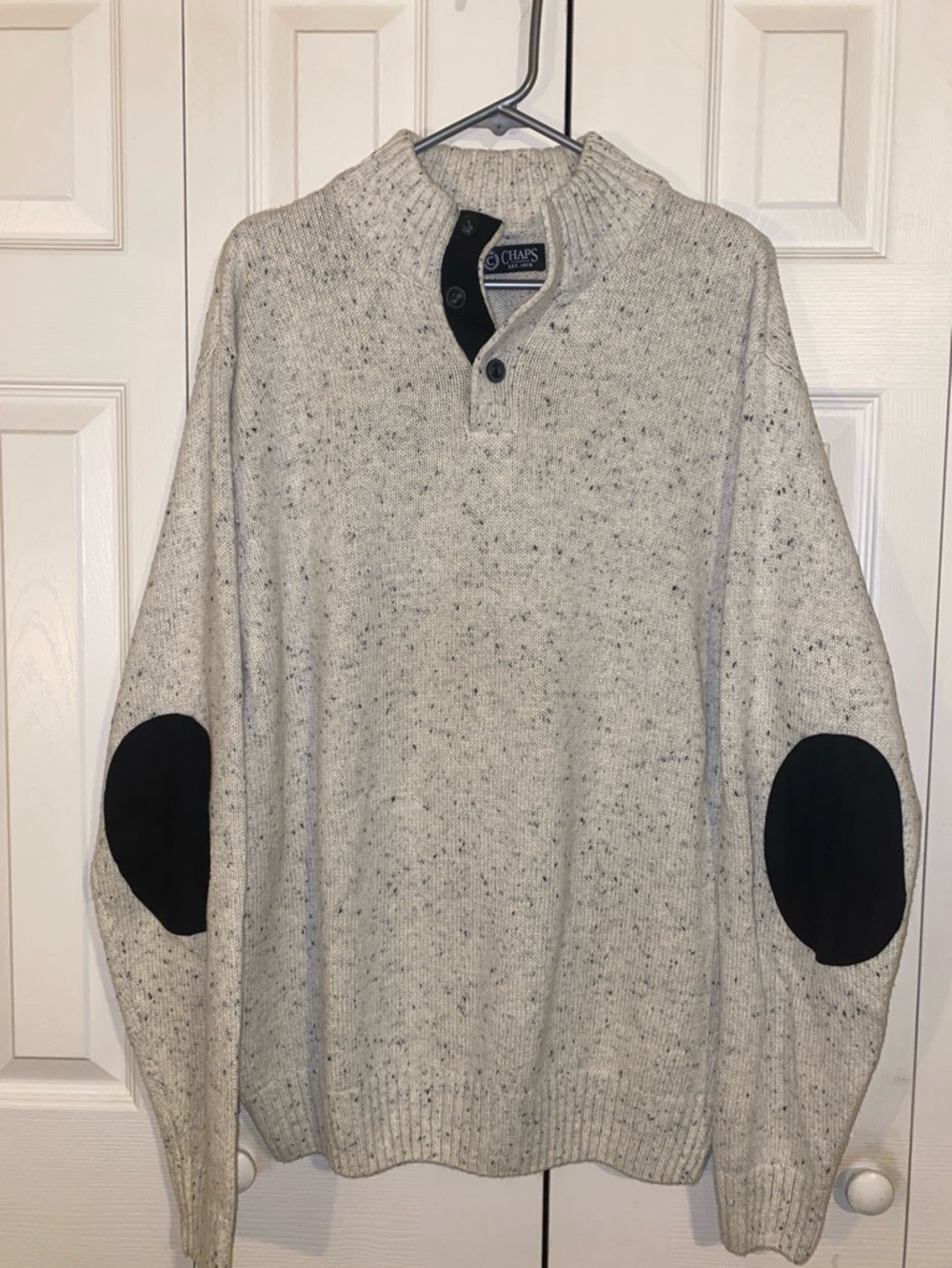 Chaps Men's Cream Speckled V-Neck Sweater with Black Elbow Patches